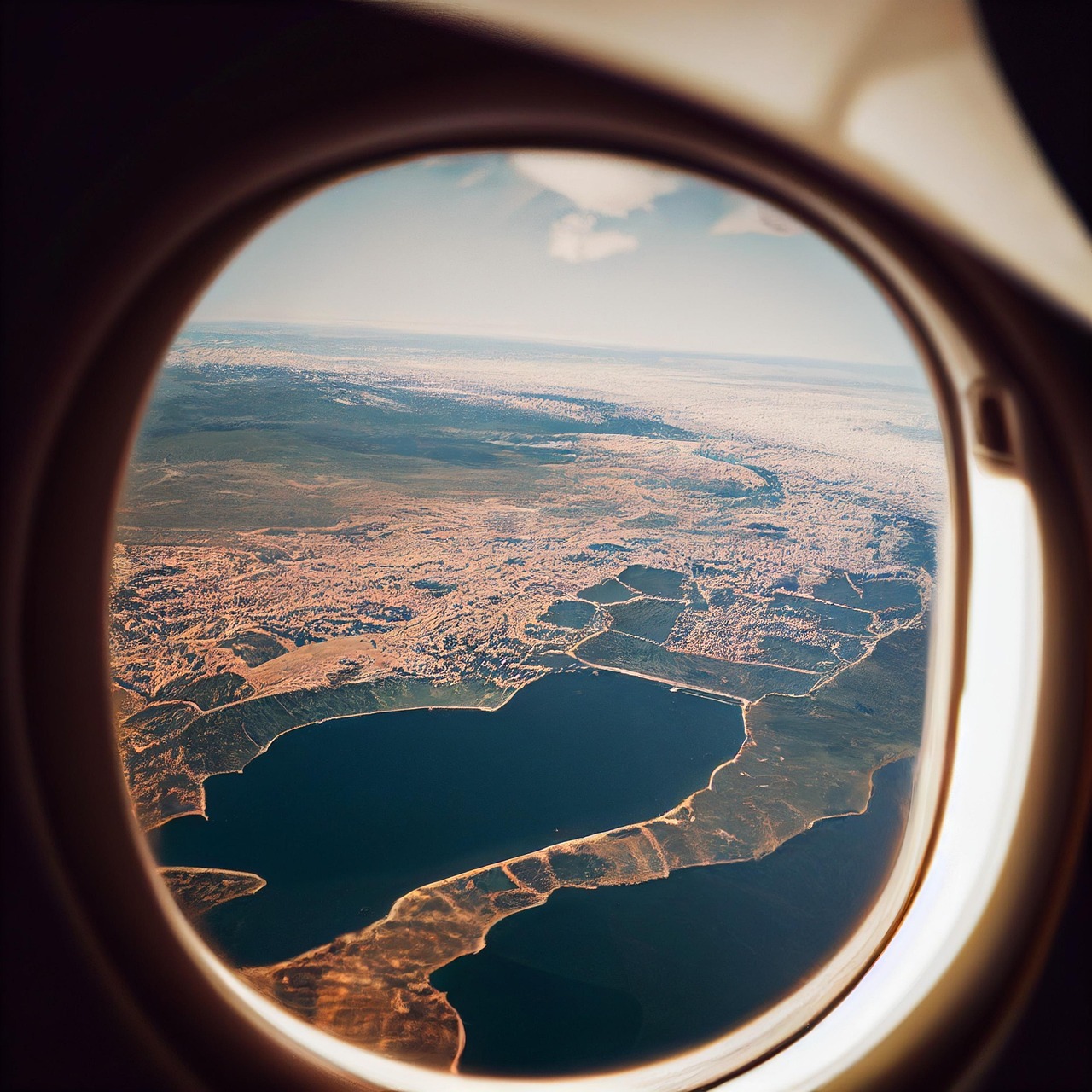 airplane-window-7443196_1280