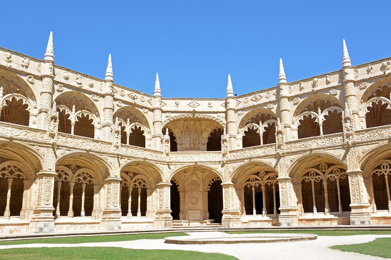 monastery-4552556_1280